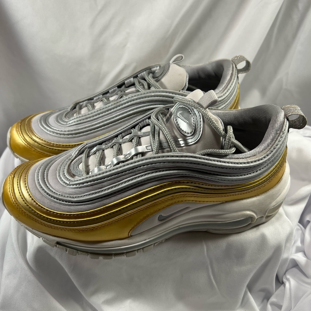 Nike Air Max 97 SE Women's Size 8 US Vast Grey Metallic Gold Sneakers AQ4137-001
